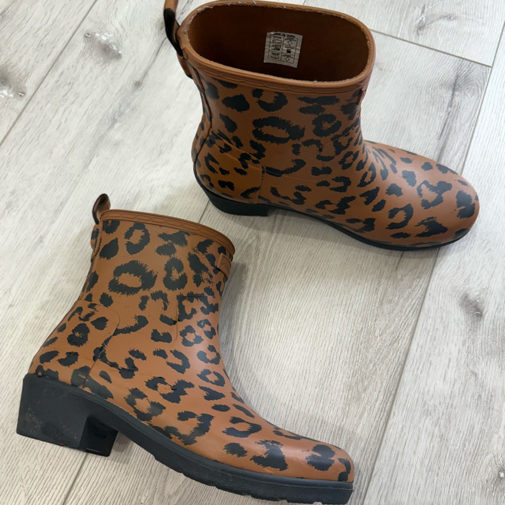 Hunter Women’s Refined Leopard Print Matte Block Heel Rain Booties